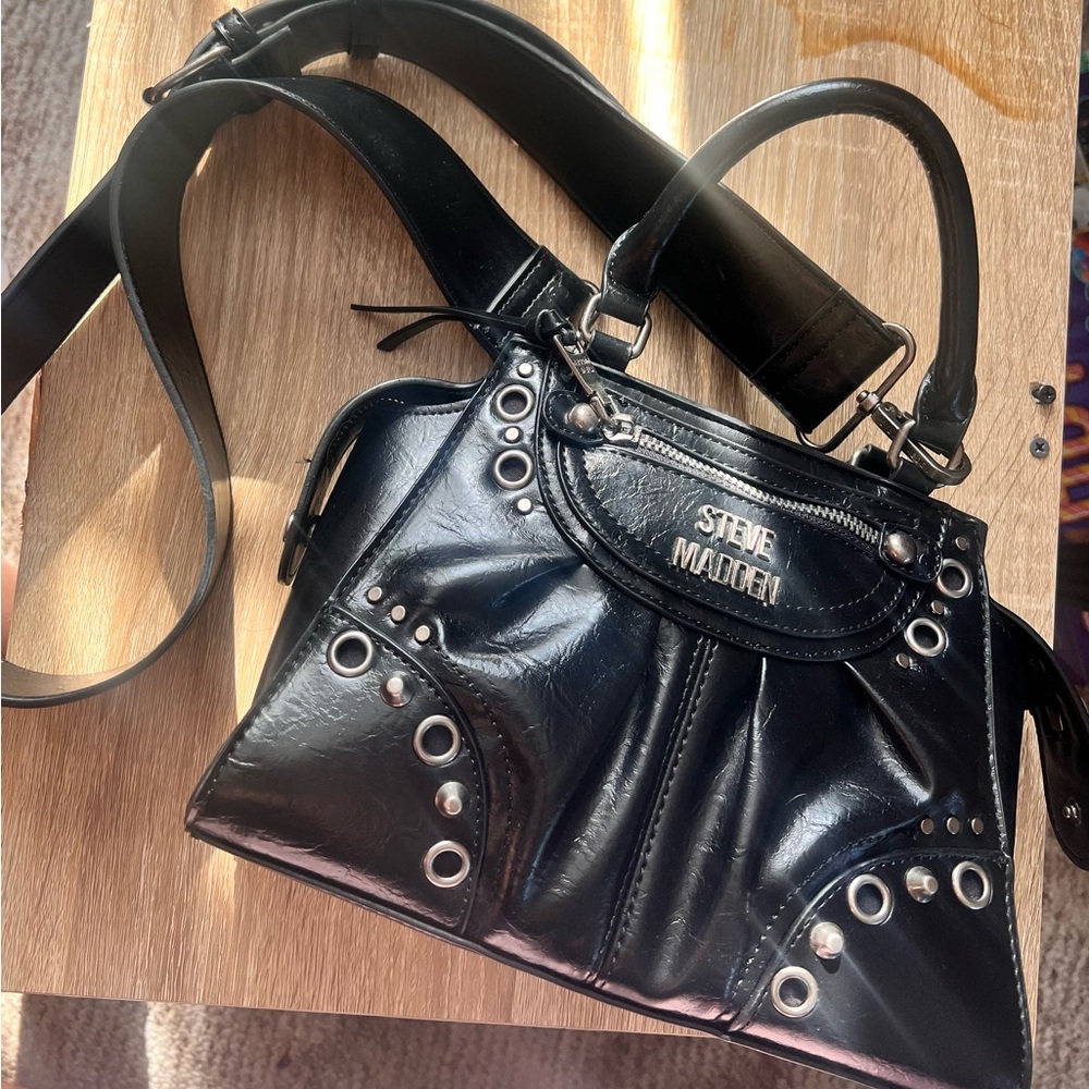 STEVE MADDEN BLACK GRUNGE STUDDED BAG🖤🎲🍒